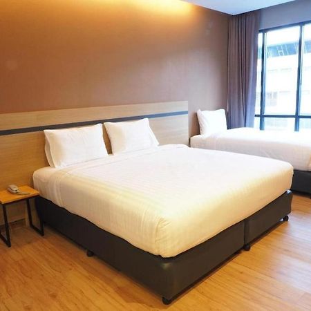 Sans Hotel Ratchaburi Экстерьер фото