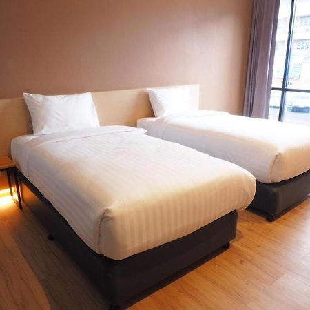 Sans Hotel Ratchaburi Экстерьер фото