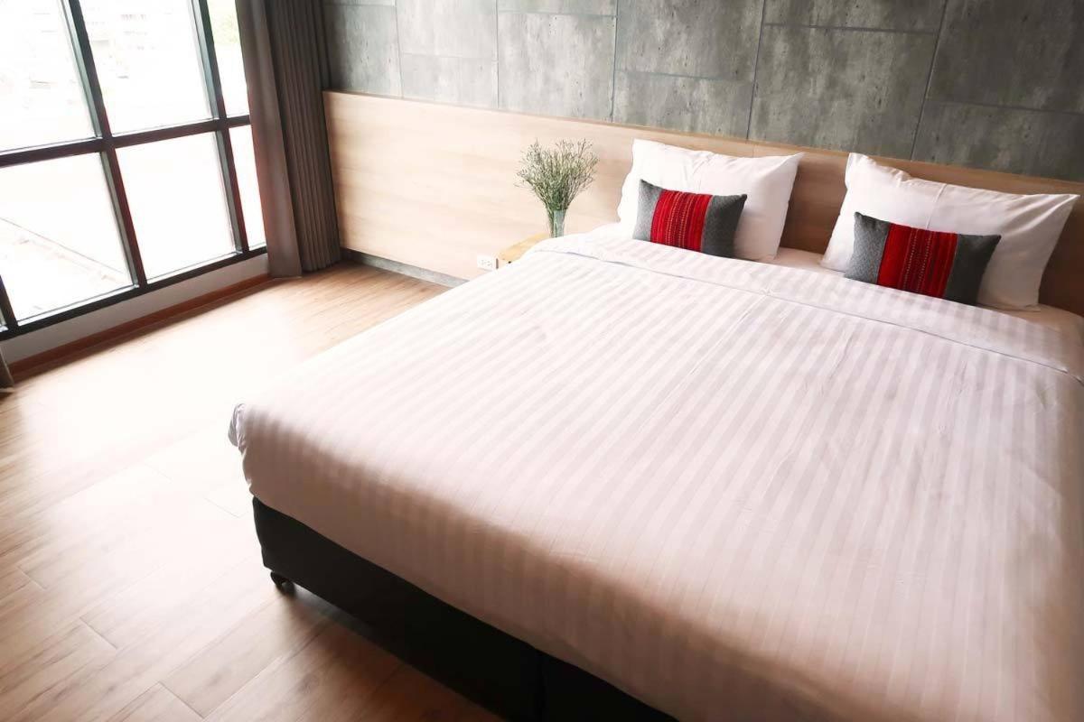 Sans Hotel Ratchaburi Экстерьер фото