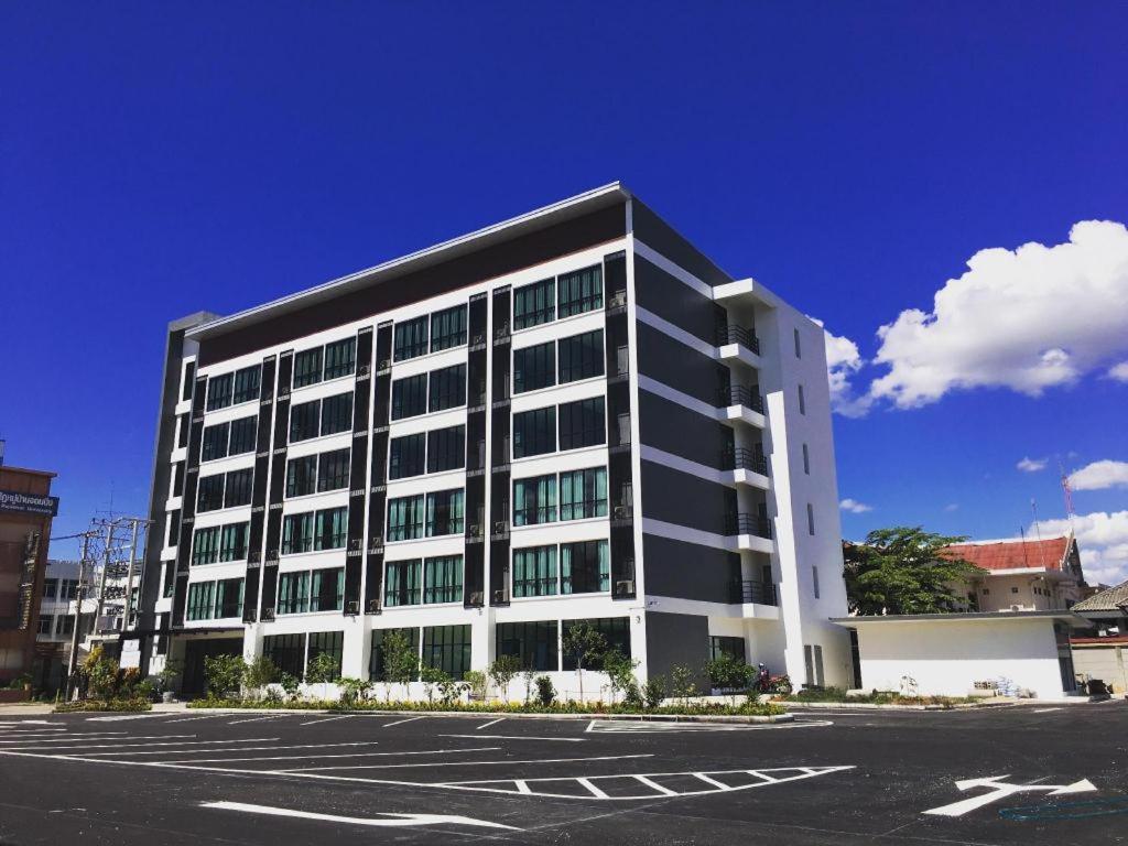 Sans Hotel Ratchaburi Экстерьер фото