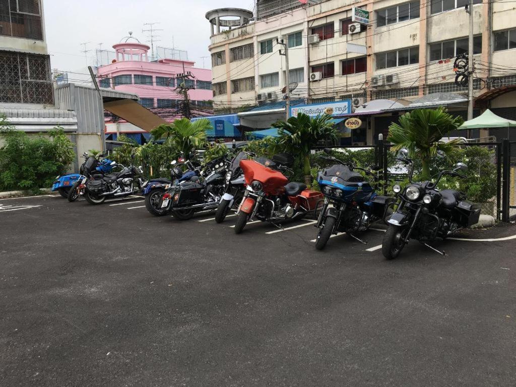 Sans Hotel Ratchaburi Экстерьер фото
