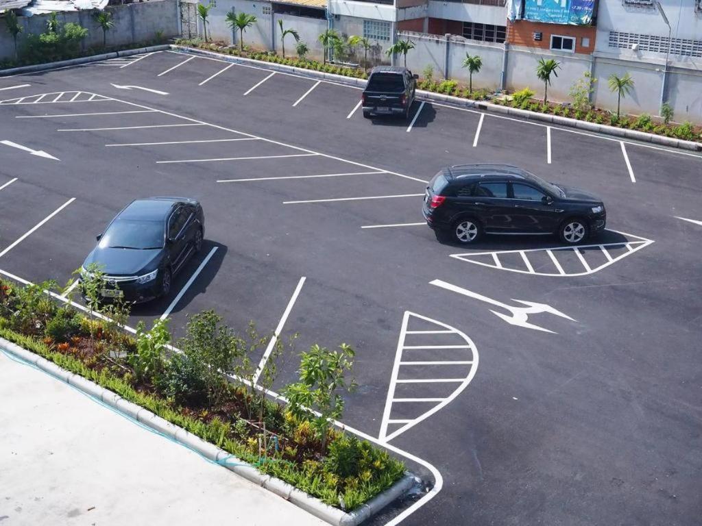 Sans Hotel Ratchaburi Экстерьер фото