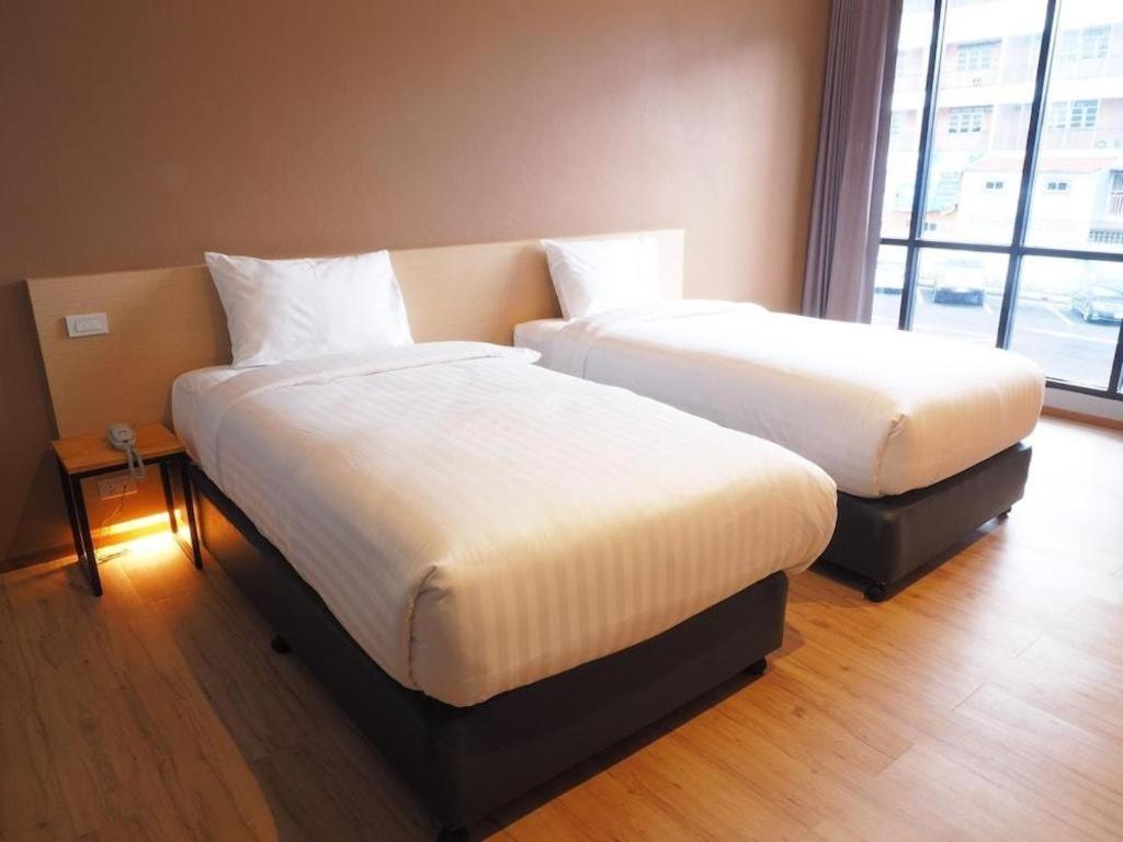 Sans Hotel Ratchaburi Экстерьер фото
