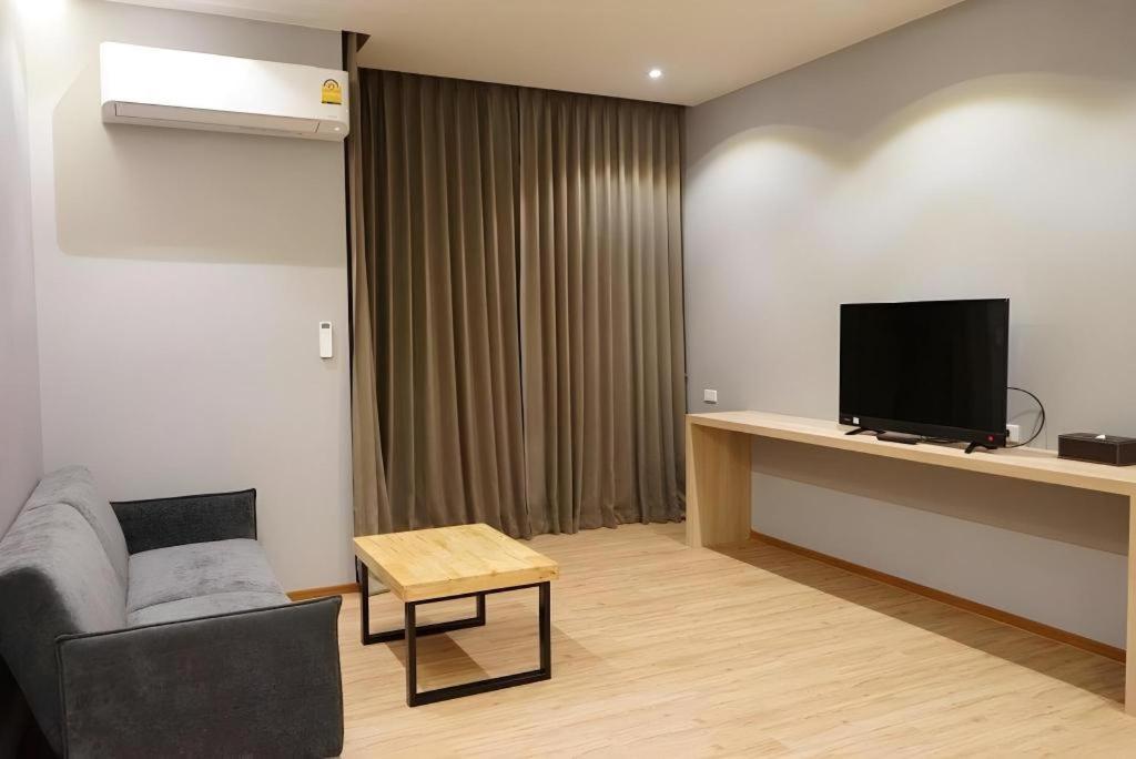 Sans Hotel Ratchaburi Экстерьер фото