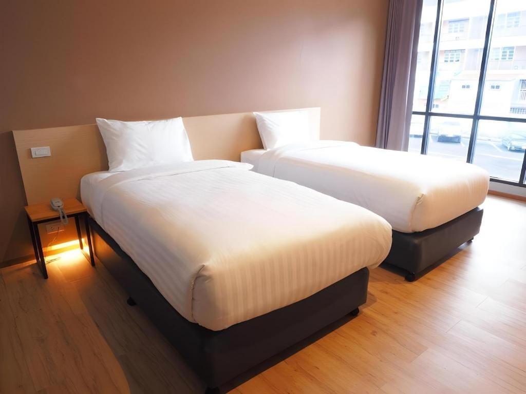 Sans Hotel Ratchaburi Экстерьер фото