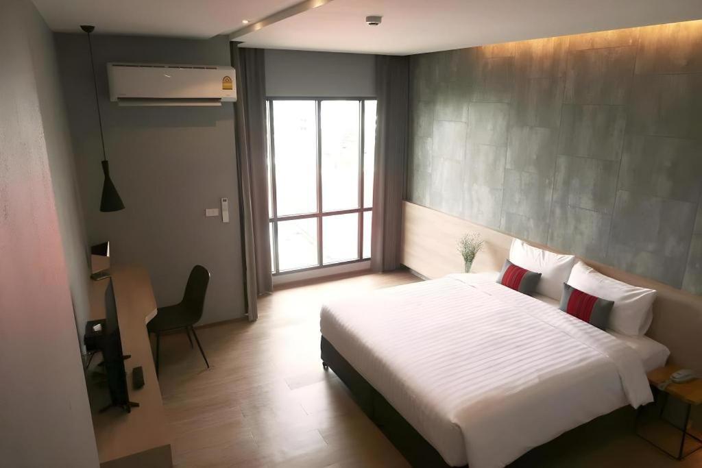 Sans Hotel Ratchaburi Экстерьер фото
