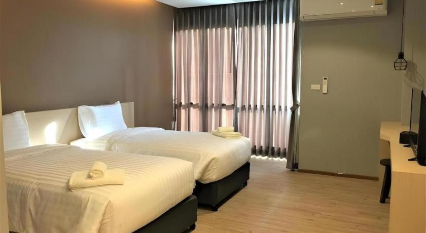 Sans Hotel Ratchaburi Экстерьер фото