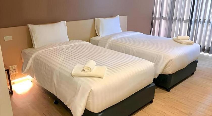 Sans Hotel Ratchaburi Экстерьер фото