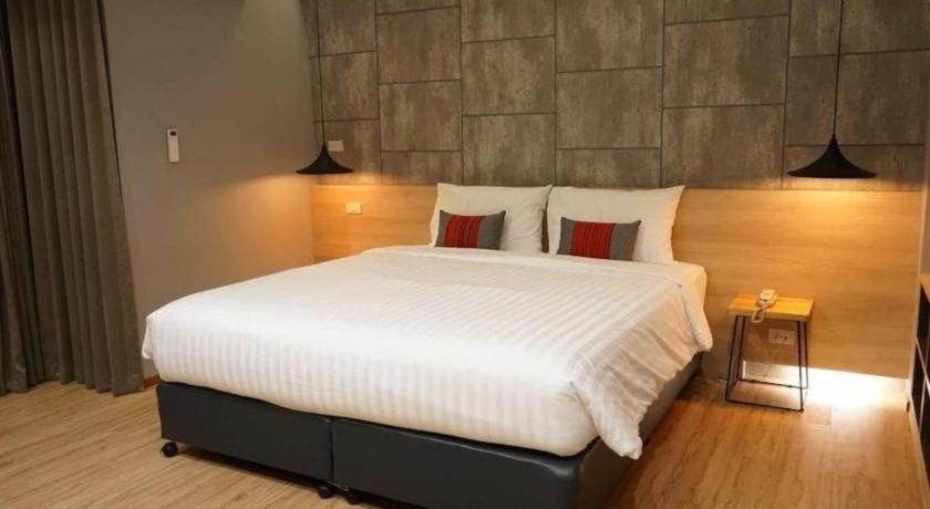 Sans Hotel Ratchaburi Экстерьер фото