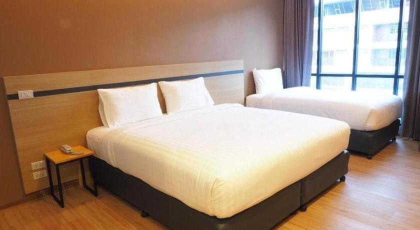 Sans Hotel Ratchaburi Экстерьер фото
