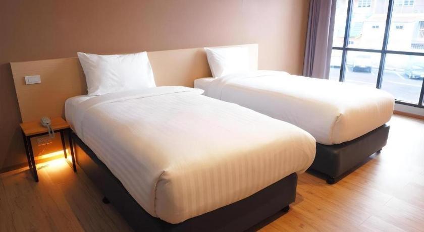 Sans Hotel Ratchaburi Экстерьер фото
