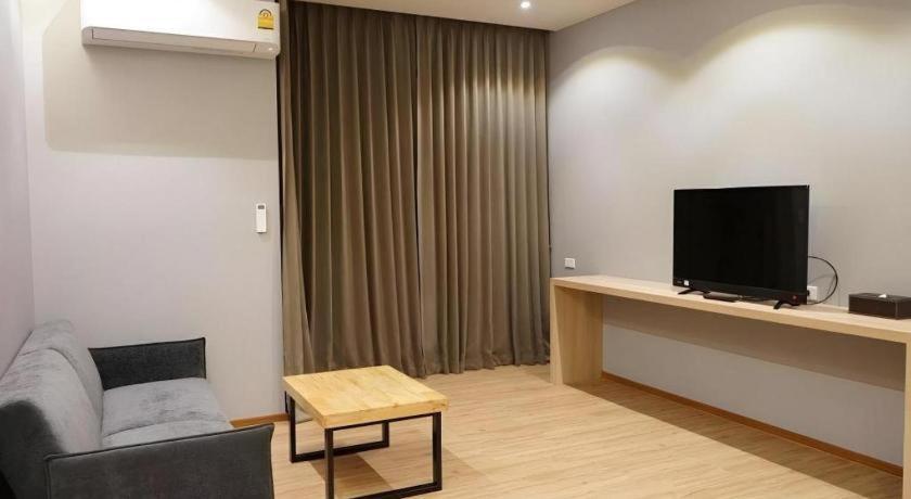 Sans Hotel Ratchaburi Экстерьер фото